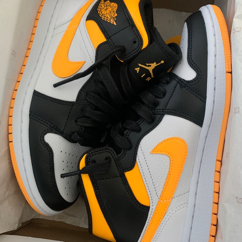 Women’s Air Jordan Mid “White Laser Orange”